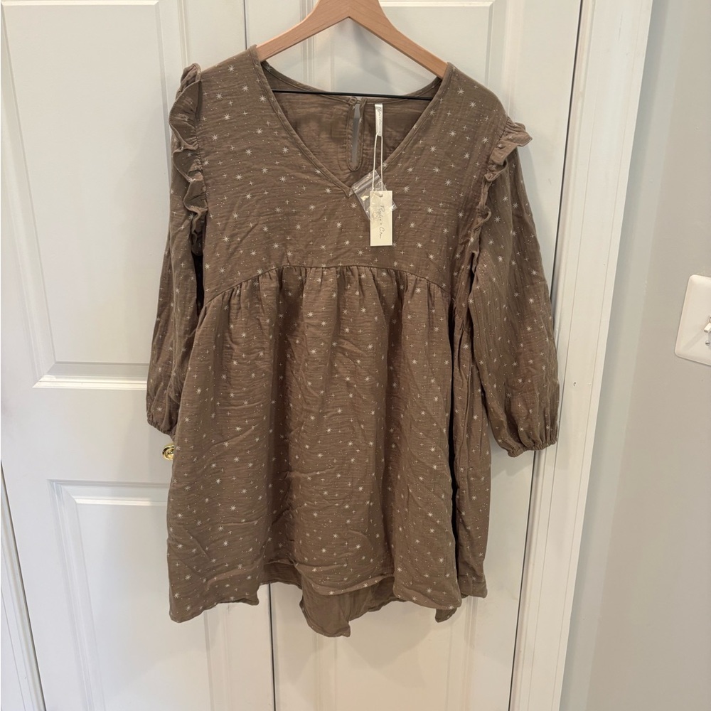 NWT Rylee and Cru Olive Dress w Star print and ruffle details S